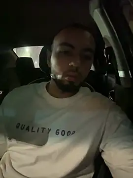 Snapshot of arturguy00 chatting on February 23, 9:50 am arturguy00 online show from February 23, 9:50 am