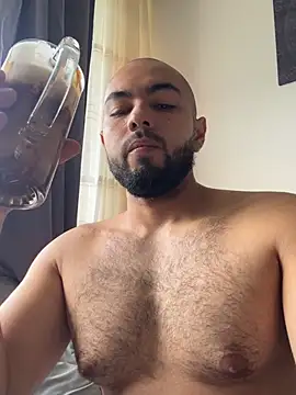 Snapshot of arturguy00 chatting on March 26, 4:12 pm arturguy00 online show from March 26, 4:12 pm