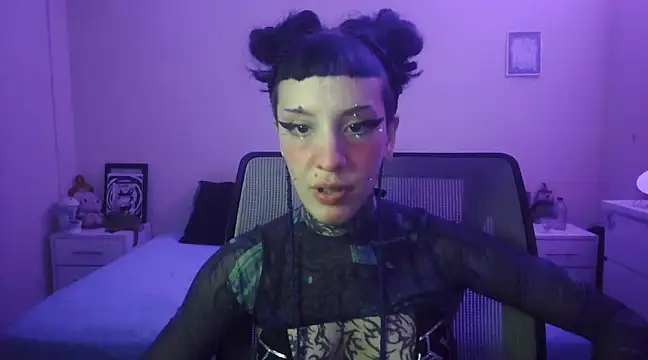 Snapshot of bad_doll_bb chatting on March 22, 12:28 am bad doll bb online show from March 22, 12:28 am