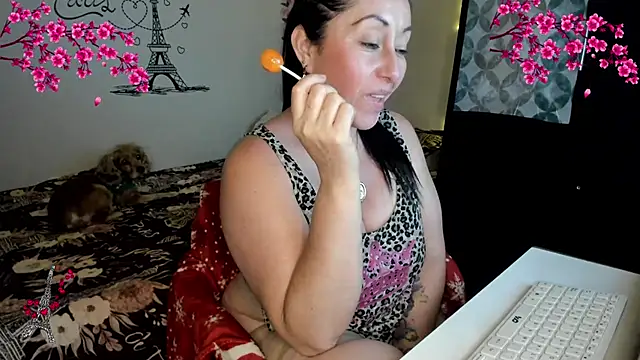 Snapshot of nataparis chatting on May 16, 12:18 am nataparis online show from May 16, 12:18 am