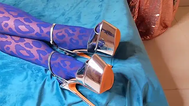 Snapshot of --SUNNY-- chatting on November 7, 6:57 am --SUNNY-- online show from November 7, 6:57 am