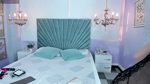 Snapshot of Aitana_Hilton_ chatting on September 16, 11:55 am Aitana Hilton online show from September 16, 11:55 am