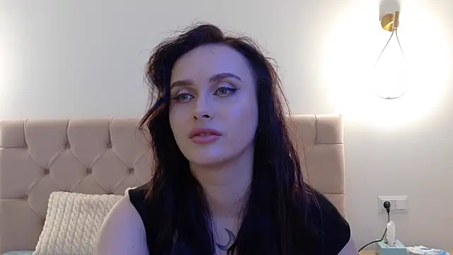Snapshot of Lilliana_Moon chatting on February 1, 10:15 am Lilliana Moon online show from February 1, 10:15 am