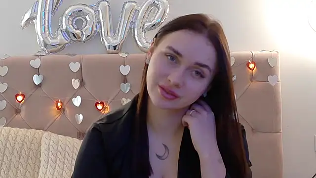 Snapshot of Lilliana_Moon chatting on February 9, 9:37 am Lilliana Moon online show from February 9, 9:37 am