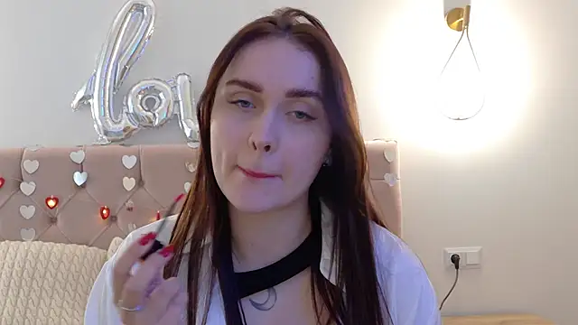 Snapshot of Lilliana_Moon chatting on February 17, 9:46 am Lilliana Moon online show from February 17, 9:46 am