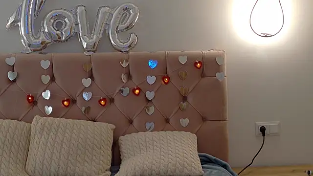 Snapshot of Lilliana_Moon chatting on February 19, 11:49 am Lilliana Moon online show from February 19, 11:49 am