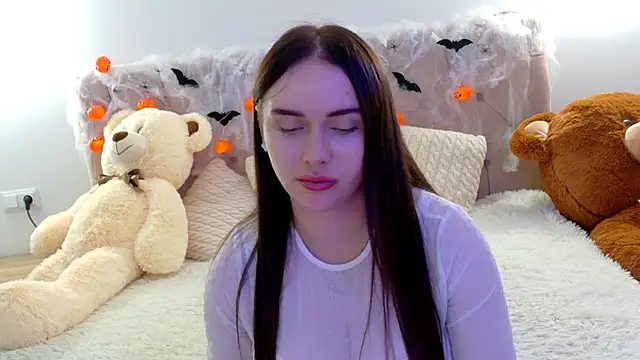 Snapshot of Lilliana_Moon chatting on November 7, 10:15 am Lilliana Moon online show from November 7, 10:15 am