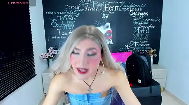Snapshot of Georgina_Giio chatting on January 28, 4:39 am Georgina Giio online show from January 28, 4:39 am