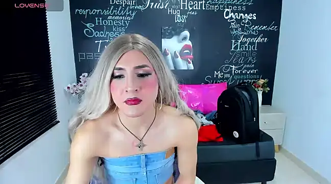 Snapshot of Georgina_Giio chatting on January 28, 7:43 am Georgina Giio online show from January 28, 7:43 am