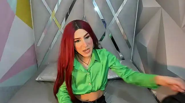 Snapshot of Georgina_Giio chatting on March 13, 1:32 am Georgina Giio online show from March 13, 1:32 am