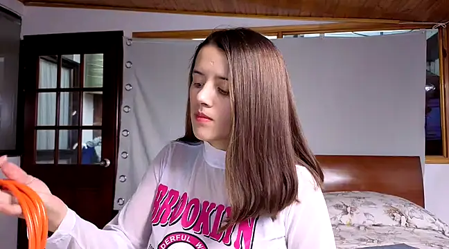 SexLaura  online show from February 12, 7:45 pm