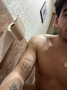 Snapshot of adictocm28 chatting on January 20, 6:53 pm adictocm28 online show from January 20, 6:53 pm