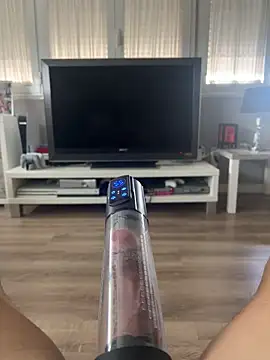 Snapshot of adictocm28 chatting on October 11, 10:25 am adictocm28 online show from October 11, 10:25 am