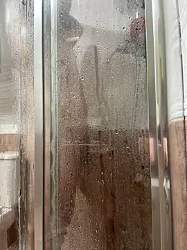 Snapshot of adictocm28 chatting on December 16, 10:26 pm adictocm28 online show from December 16, 10:26 pm