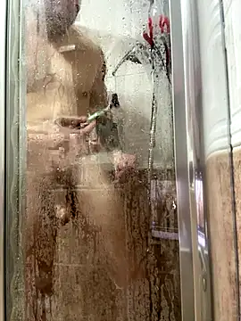 Snapshot of adictocm28 chatting on December 17, 9:32 pm adictocm28 online show from December 17, 9:32 pm