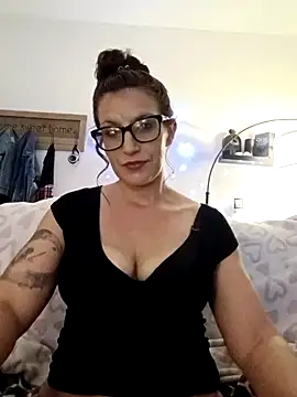 Snapshot of F0xLeigh chatting on December 17, 8:09 am F0xLeigh online show from December 17, 8:09 am