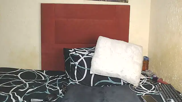 Snapshot of BarbieLadie chatting on February 19, 1:18 am BarbieLadie online show from February 19, 1:18 am