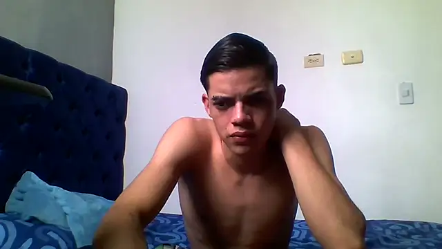 Latinos 2001 online show from May 11, 5:21 pm