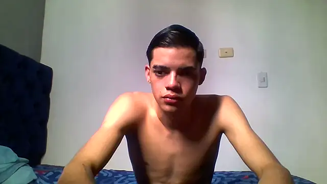 Latinos 2001 online show from May 13, 4:59 pm