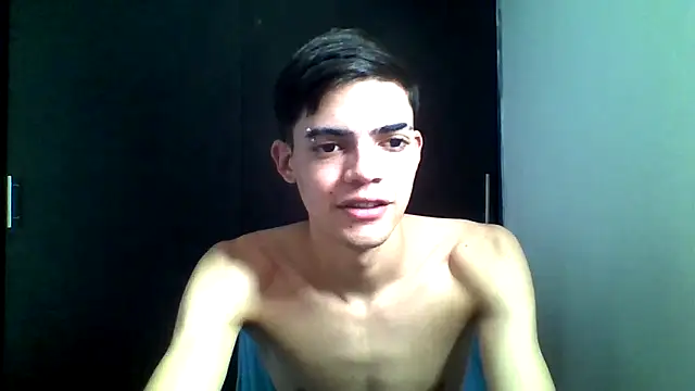 Latinos 2001 online show from May 19, 3:51 pm