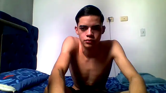 Latinos 2001 online show from May 23, 2:21 pm