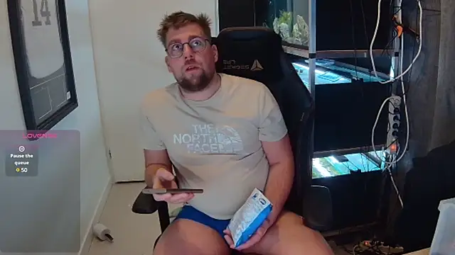 Snapshot of justinitt chatting on January 21, 9:04 pm justinitt online show from January 21, 9:04 pm