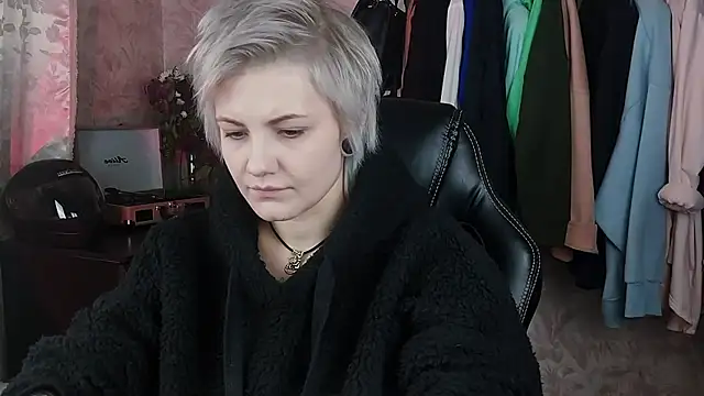 Snapshot of EvaBrownie chatting on January 29, 8:18 am EvaBrownie online show from January 29, 8:18 am