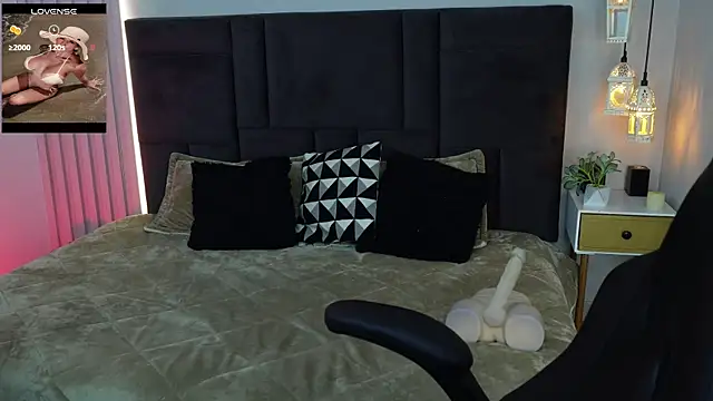 Snapshot of AtheneaRusell chatting on October 26, 9:10 pm AtheneaRusell online show from October 26, 9:10 pm