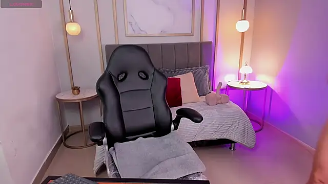 Snapshot of AtheneaRusell chatting on November 11, 11:43 am AtheneaRusell online show from November 11, 11:43 am