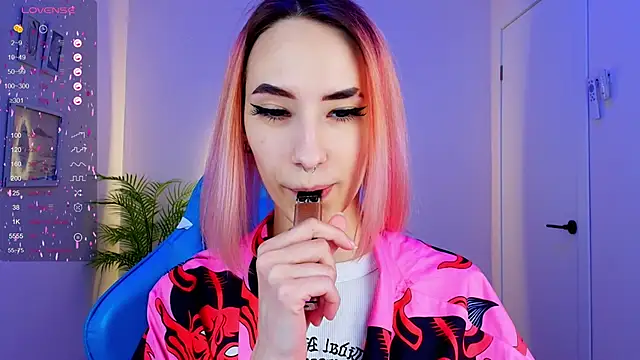 Snapshot of Kar1_na_ chatting on March 5, 11:38 am Kar1 na online show from March 5, 11:38 am