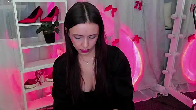 Snapshot of Sahara_Shields chatting on January 14, 4:29 pm Sahara Shields online show from January 14, 4:29 pm