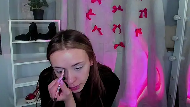 Snapshot of Sahara_Shields chatting on February 12, 10:24 am Sahara Shields online show from February 12, 10:24 am