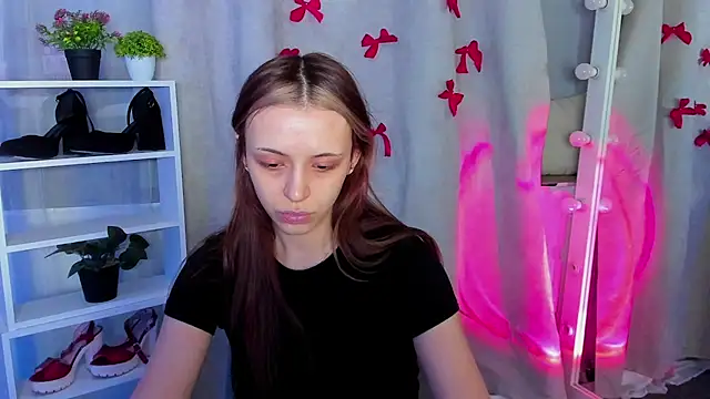 Snapshot of Sahara_Shields chatting on March 5, 10:22 am Sahara Shields online show from March 5, 10:22 am