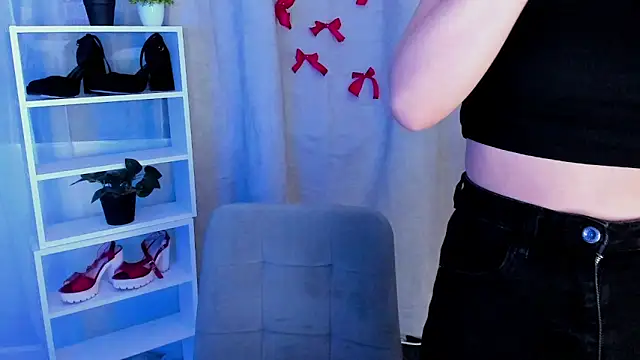 Snapshot of Sahara_Shields chatting on March 5, 1:28 pm Sahara Shields online show from March 5, 1:28 pm