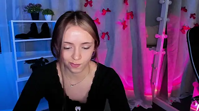 Snapshot of Sahara_Shields chatting on March 6, 1:03 pm Sahara Shields online show from March 6, 1:03 pm