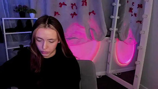 Snapshot of Sahara_Shields chatting on March 13, 1:18 pm Sahara Shields online show from March 13, 1:18 pm