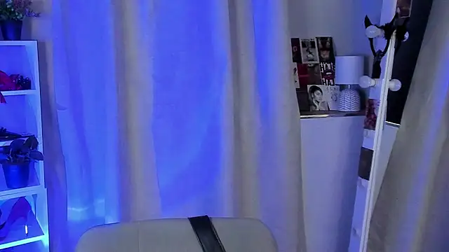 Snapshot of Sahara_Shields chatting on September 30, 10:20 am Sahara Shields online show from September 30, 10:20 am