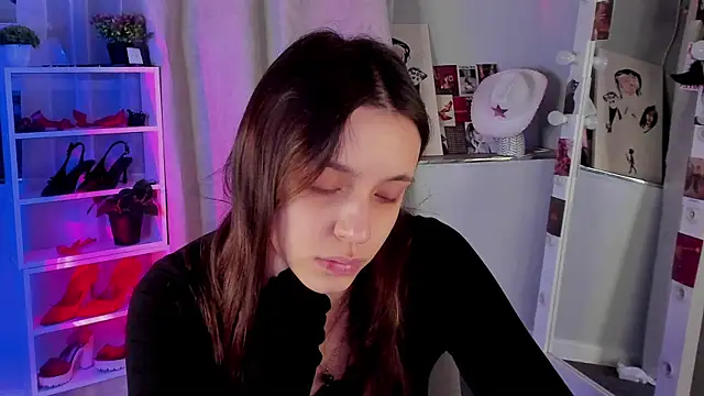 Snapshot of Sahara_Shields chatting on November 10, 10:14 am Sahara Shields online show from November 10, 10:14 am