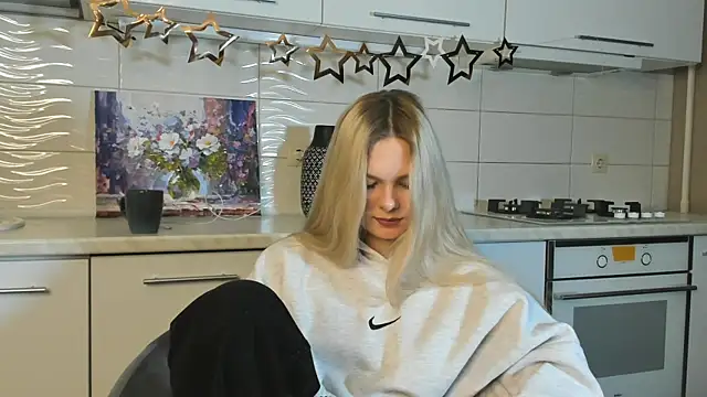 SynnoveEyre online show from February 3, 2:24 pm