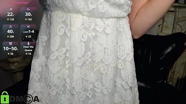 Snapshot of HillEva chatting on November 30, 8:29 am HillEva online show from November 30, 8:29 am