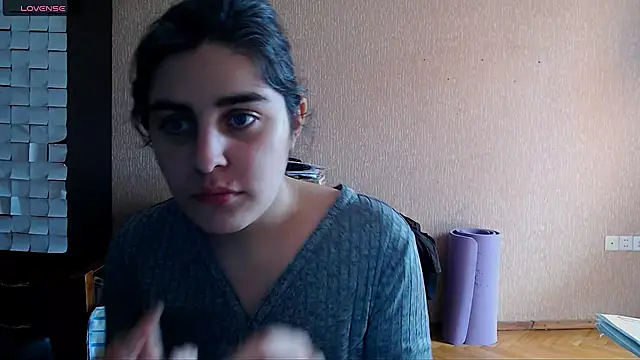 Snapshot of _Roselina_ chatting on February 9, 10:19 am Roselina online show from February 9, 10:19 am