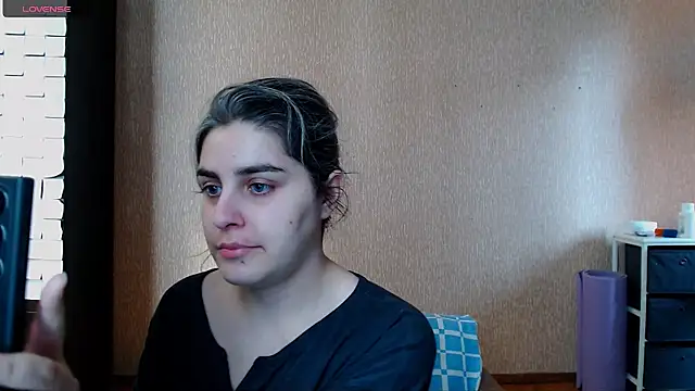 Snapshot of _Roselina_ chatting on March 6, 8:55 am Roselina online show from March 6, 8:55 am