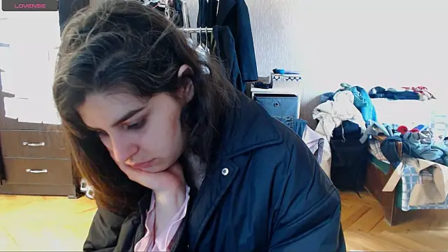 Snapshot of _Roselina_ chatting on April 9, 8:20 am Roselina online show from April 9, 8:20 am