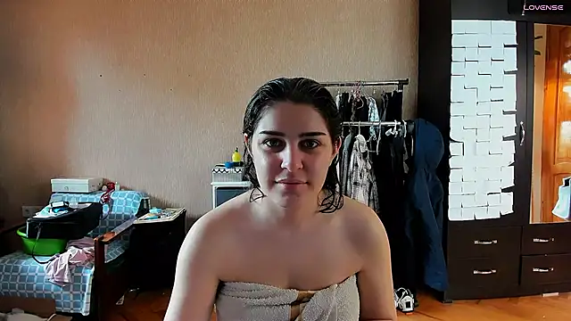 Snapshot of _Roselina_ chatting on April 23, 7:41 am Roselina online show from April 23, 7:41 am