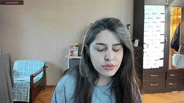 Snapshot of _Roselina_ chatting on May 3, 10:54 am Roselina online show from May 3, 10:54 am