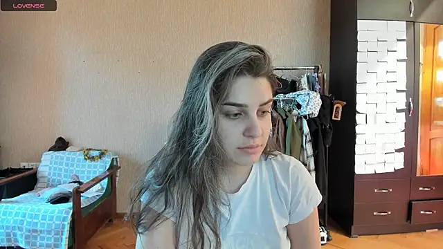 Snapshot of _Roselina_ chatting on May 20, 8:20 am Roselina online show from May 20, 8:20 am