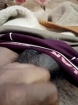 Snapshot of Desiboy23 chatting on April 12, 7:52 pm Desiboy23 online show from April 12, 7:52 pm