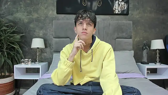 Snapshot of bruce_hans chatting on November 14, 12:04 pm bruce hans online show from November 14, 12:04 pm