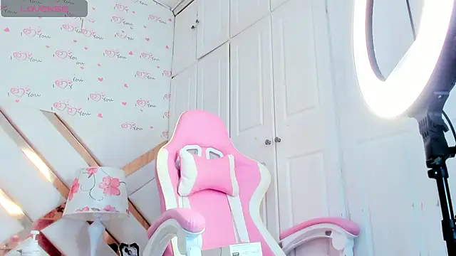 Snapshot of NoaBrowm chatting on January 30, 1:53 pm NoaBrowm online show from January 30, 1:53 pm