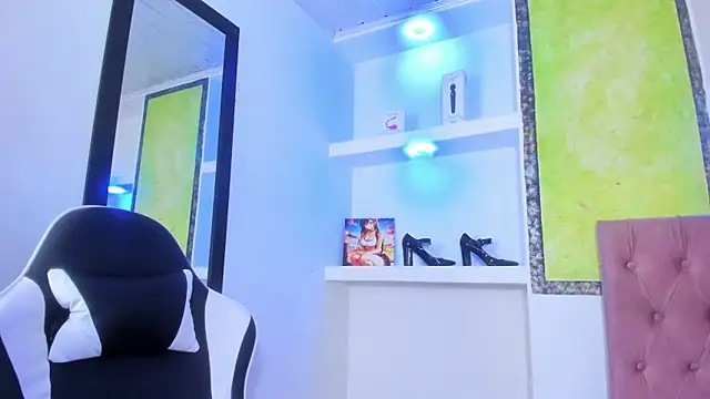 Snapshot of Miss_sparkle00 chatting on November 7, 5:18 am Miss sparkle00 online show from November 7, 5:18 am